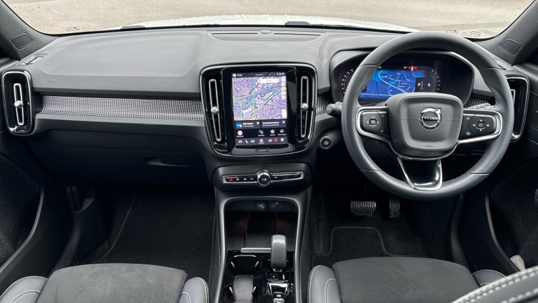 Volvo XC40 2.0 B4P Ultimate Dark 5dr Auto Petrol Estate